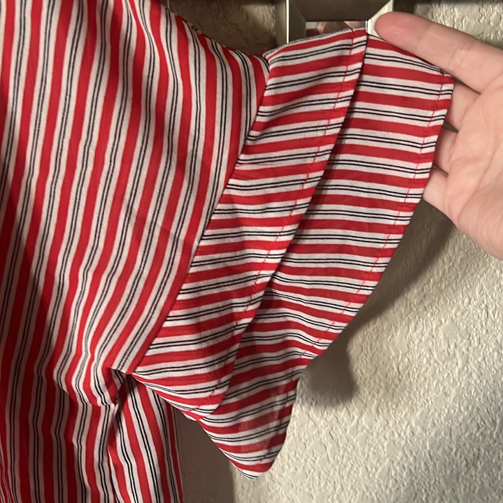 Umgee button down size Medium - Picture 3 of 6